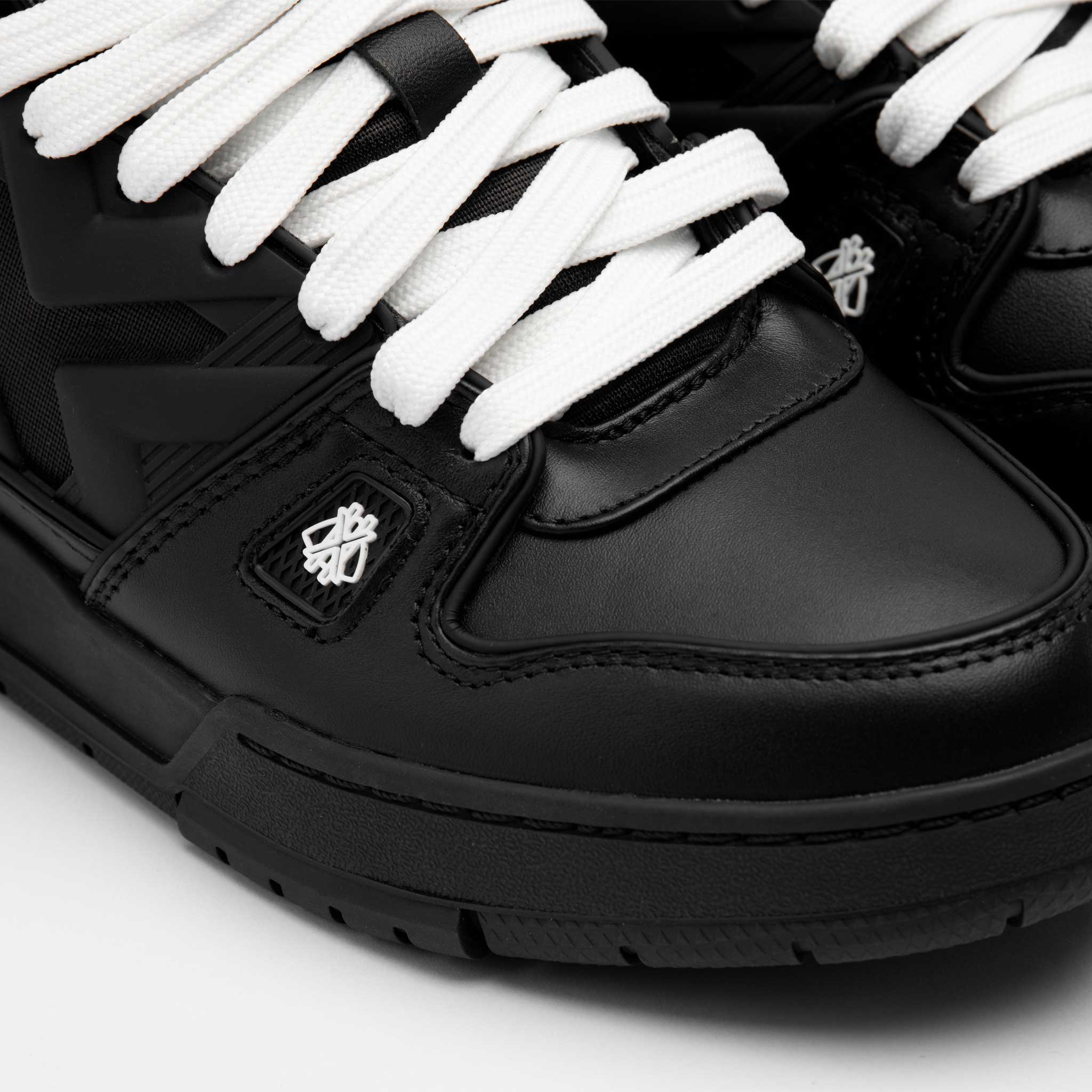 012 TRAINER - Image 5